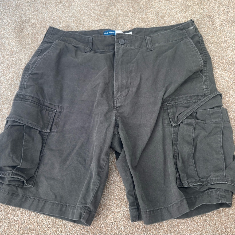 Old Navy Men's Gray Straight Cargo Shorts, Size 38